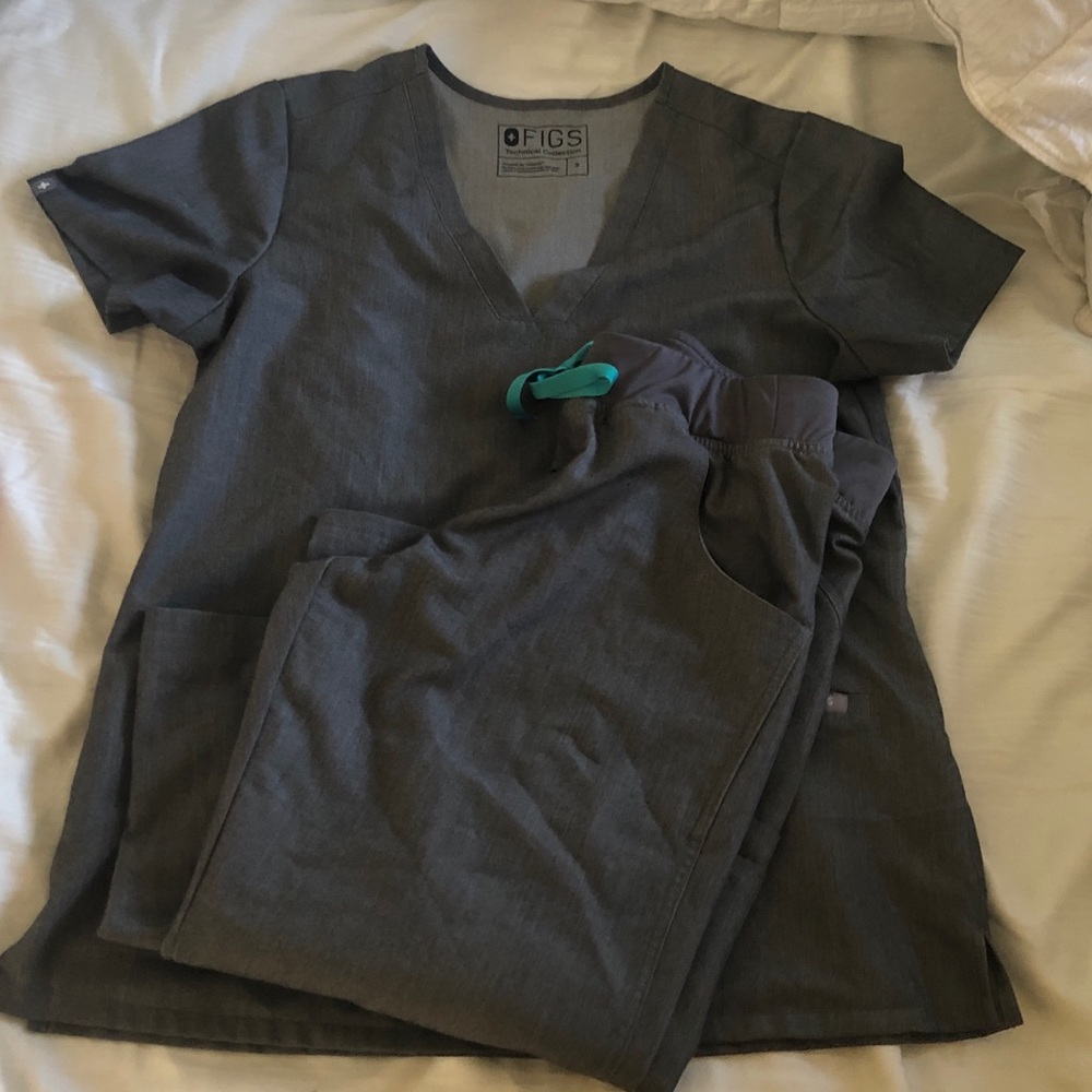 Figs grey scrub set